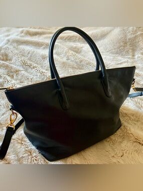 Like new - Cuyana Easy Zip Small Black Leather Tote with Gold Hardware